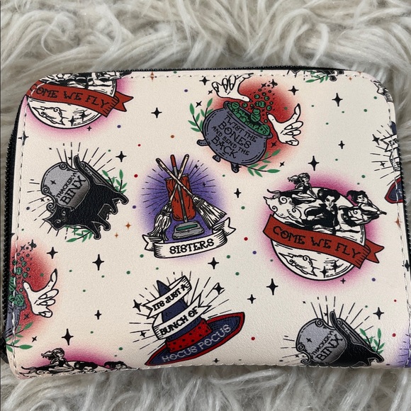 Loungefly DiISNEY Hocus Pocus Tattoo Icons Mini Zipper Wallet NEW - Picture 5 of 10